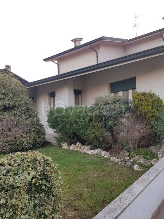 Villa in vendita a Bagnolo Cremasco via Novella