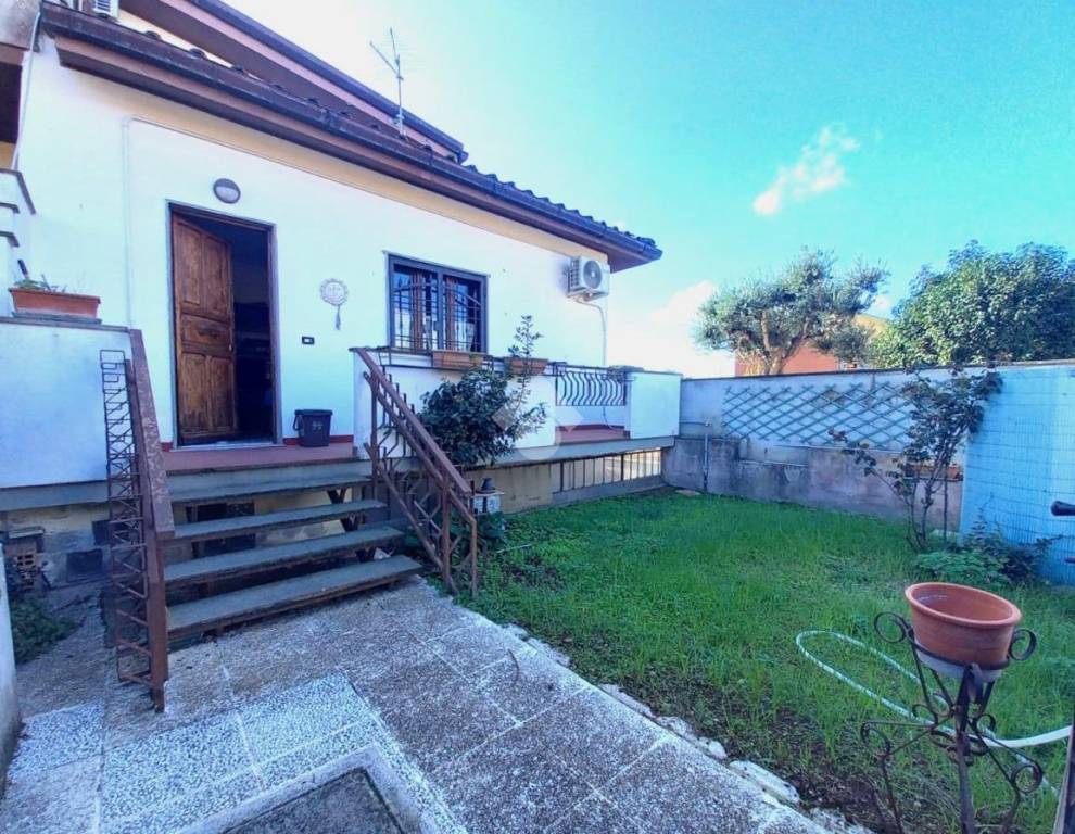 Villa a Schiera in vendita ad Ardea via lecce, 81