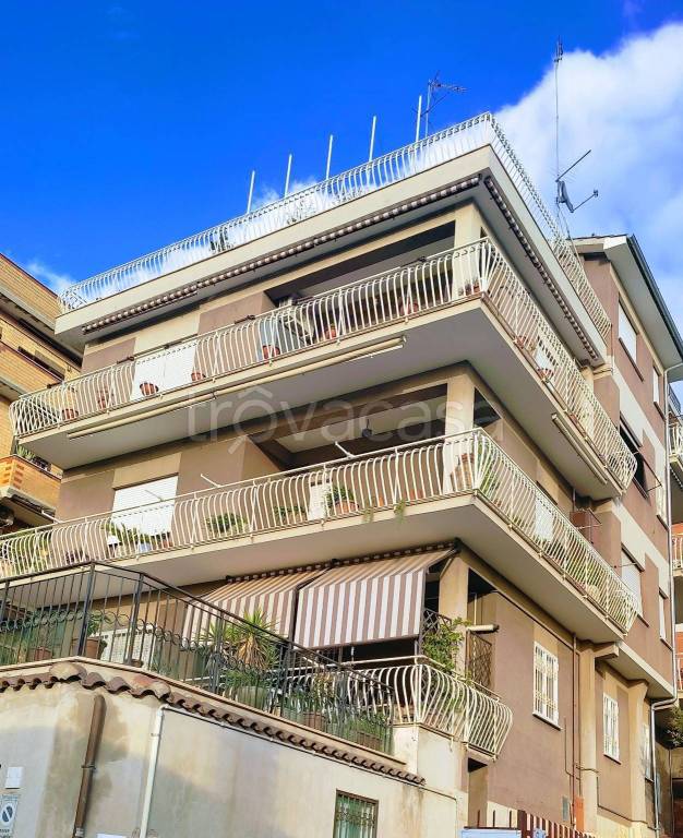 Appartamento in vendita a Roma via Annibale Maria di Francia