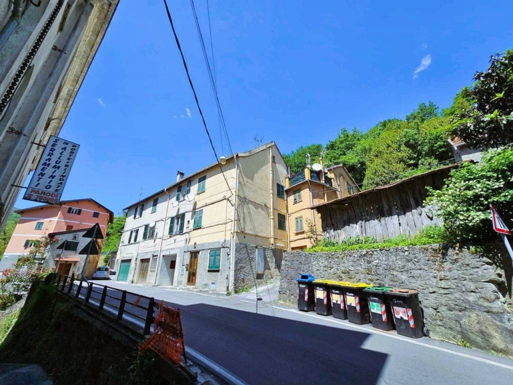 Appartamento in vendita a Campomorone via Conte Ernesto Lombardo