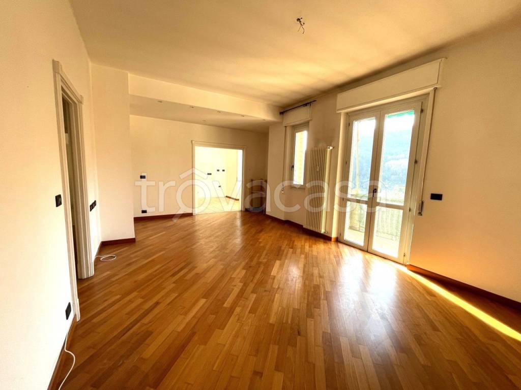 Appartamento in vendita a Campomorone via Alcide De Gasperi