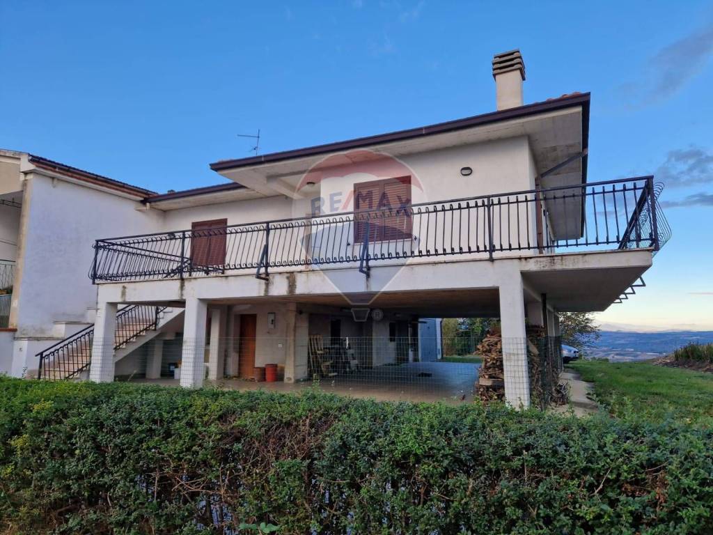 Casa Indipendente in vendita a Bucchianico c.Da Colle s. Antonio, 23