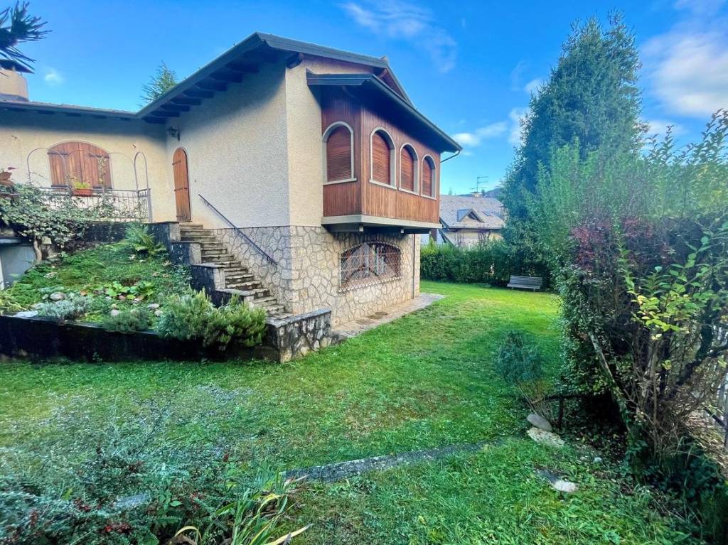 Villa in vendita a Onore via Pineta, 161