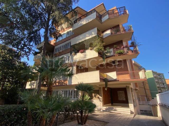Appartamento in vendita a Roma viale Guglielmo Marconi, 618