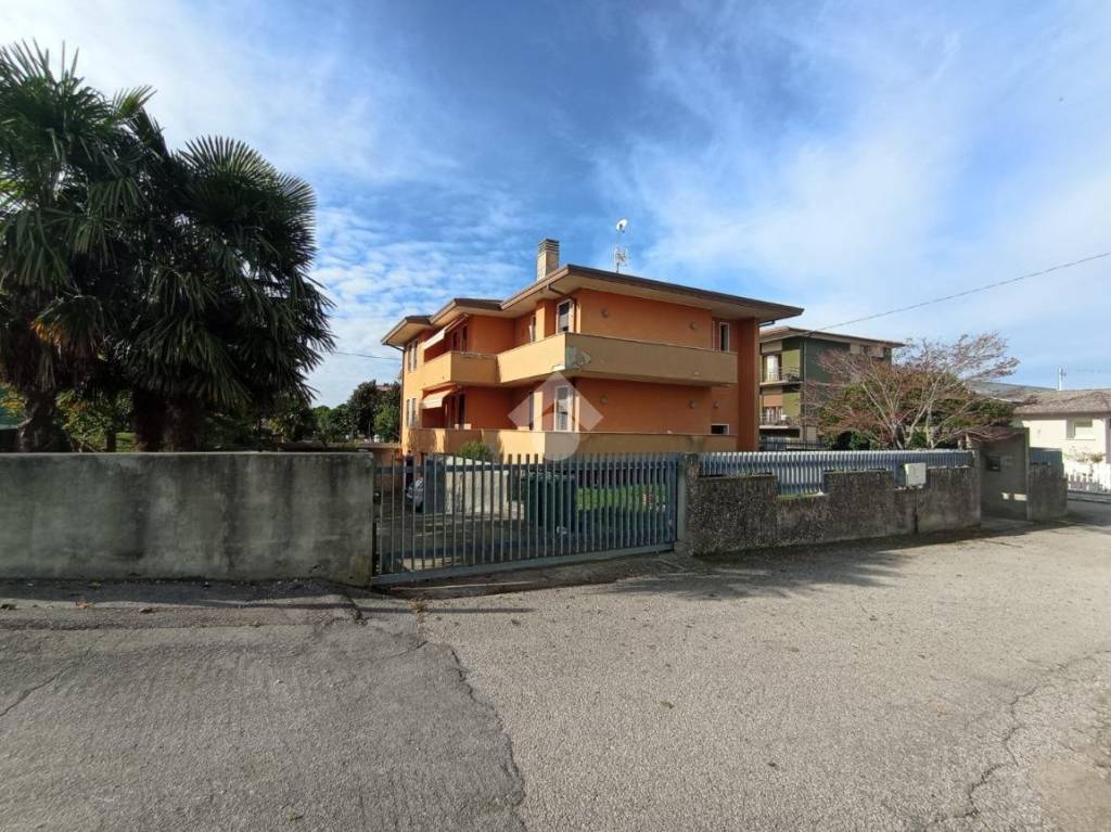 Casa Indipendente in vendita a Bagnoli di Sopra piazza Dante