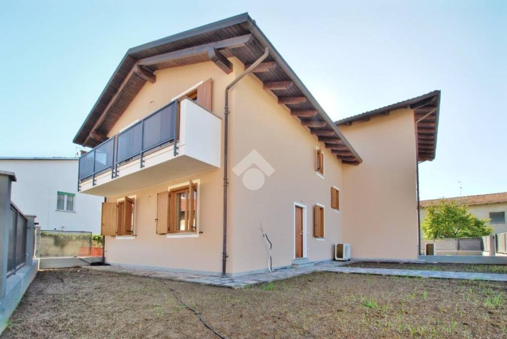 Villa a Schiera in vendita a Borgo d'Ale via Giuseppe Mazzini