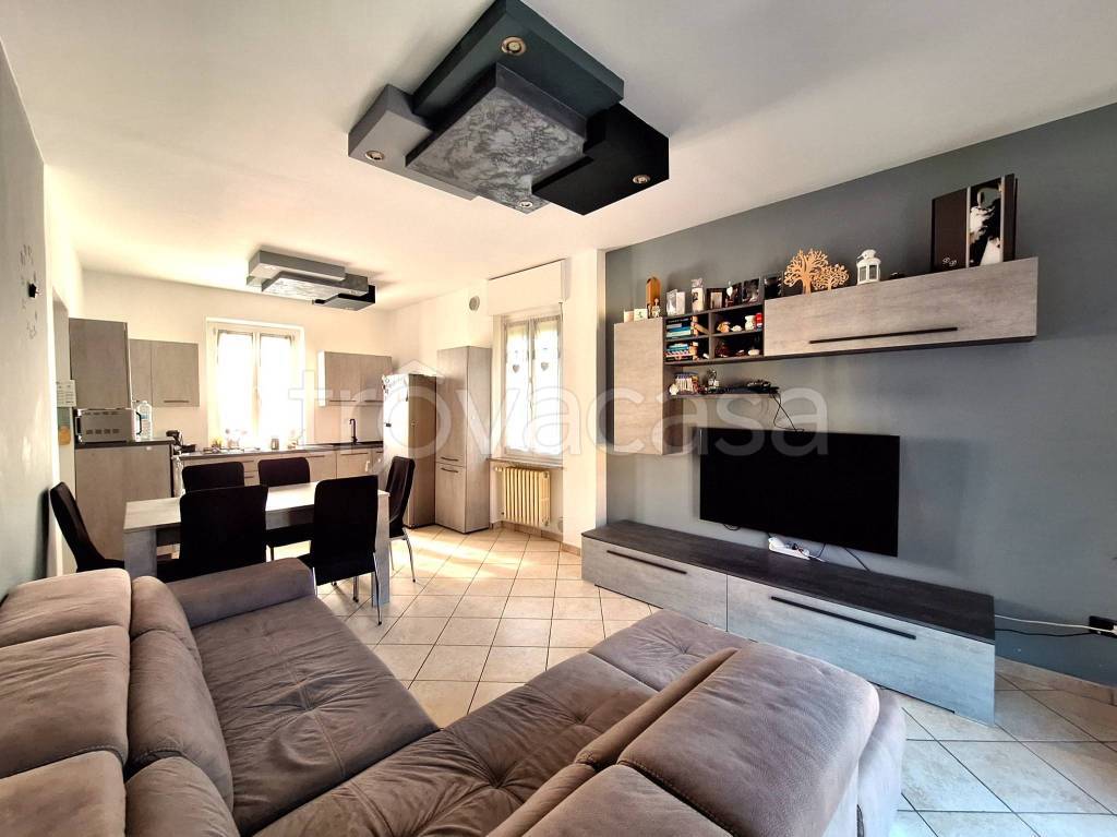 Appartamento in vendita a Santa Vittoria d'Alba via Beppe Fenoglio, 1