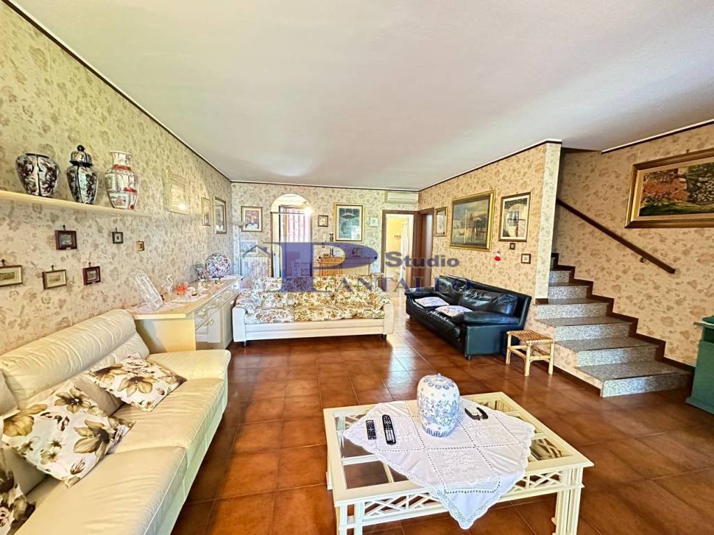 Villa a Schiera in vendita ad Abbiategrasso via Umberto Saba