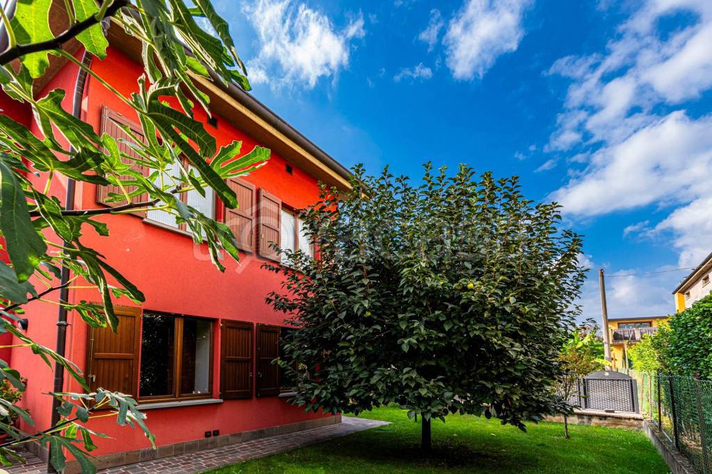 Villa Bifamiliare in vendita a Curno via della Resistenza