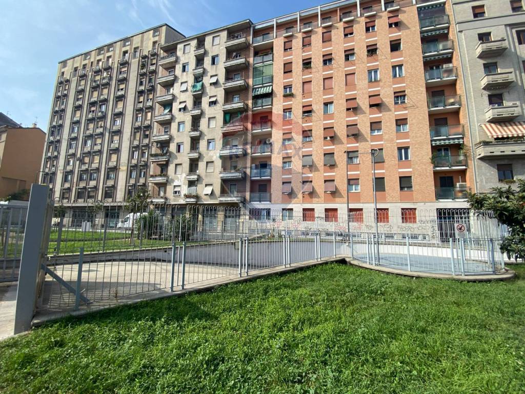 Appartamento in vendita a Milano via Sammartini, 35