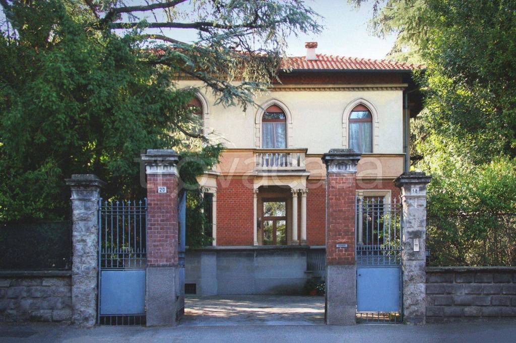 Villa in in vendita da privato a Seregno via Giuseppe Parini, 18