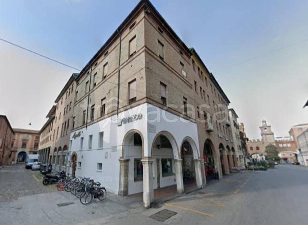 Magazzino in vendita a Ferrara corso di porta reno, 44