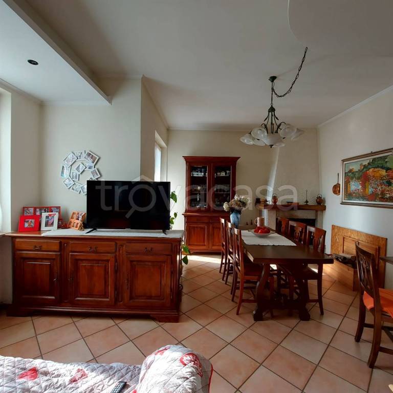 Appartamento in vendita ad Almenno San Salvatore via Manzoni