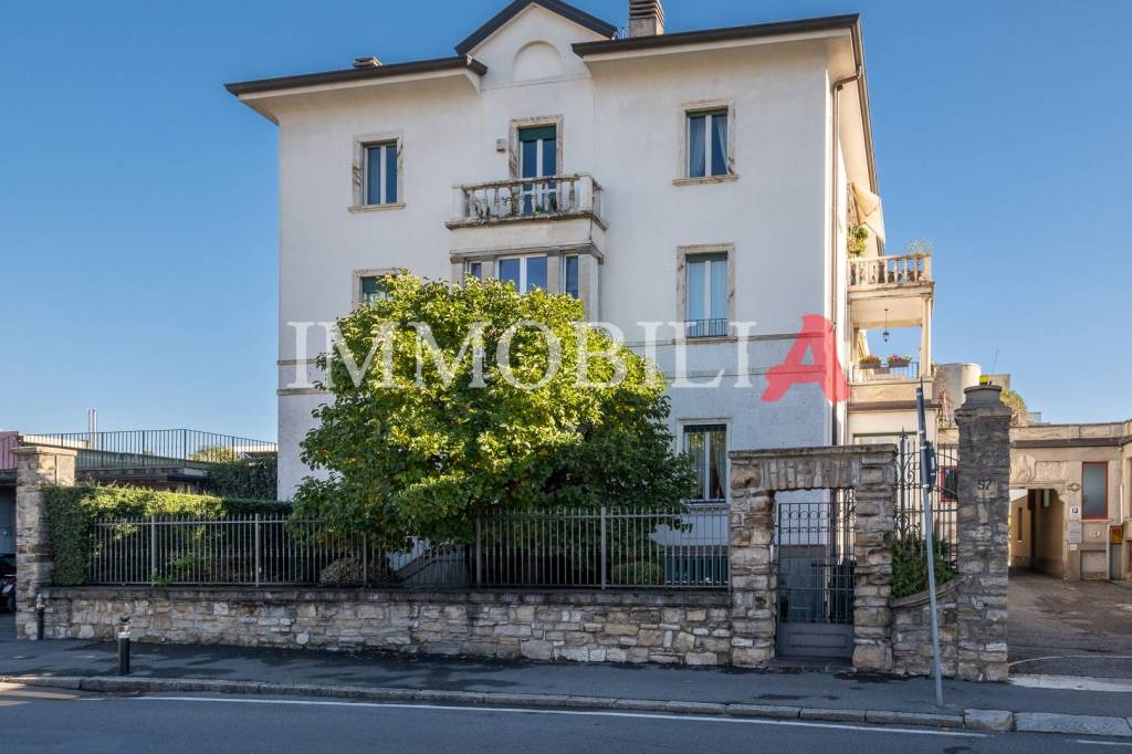 Appartamento in vendita a Bergamo via Vittore Ghislandi