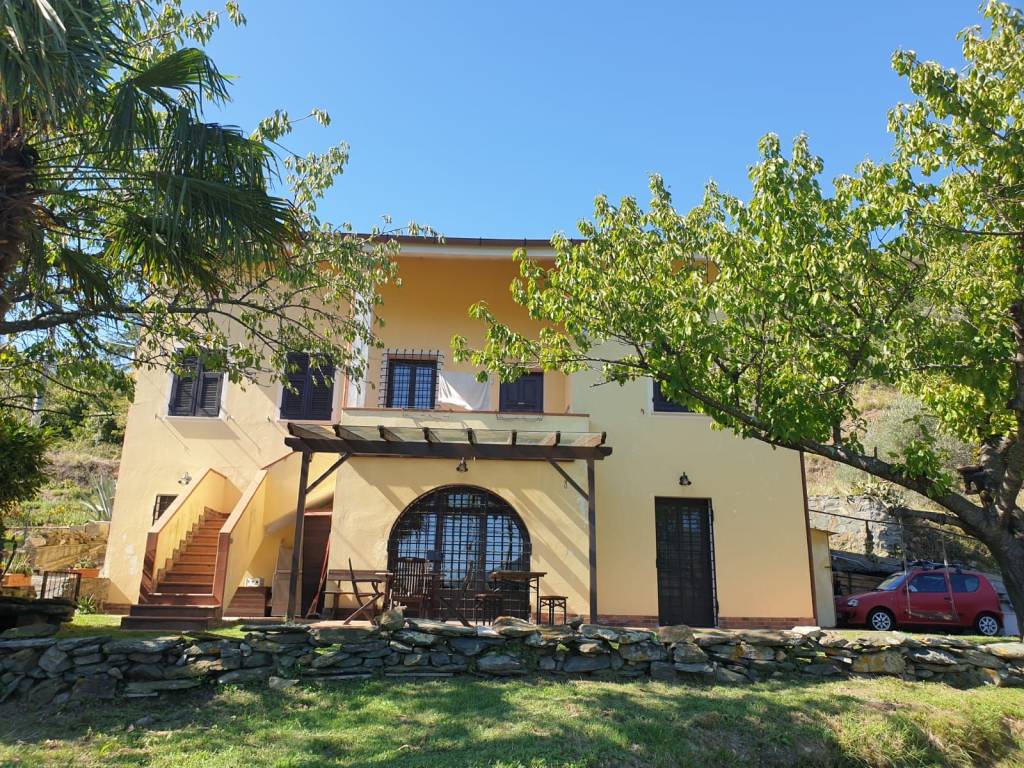Villa Bifamiliare in vendita a Varazze via Pero