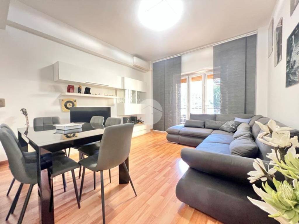 Appartamento in vendita a Roma via Ennio Bonifazi, 48