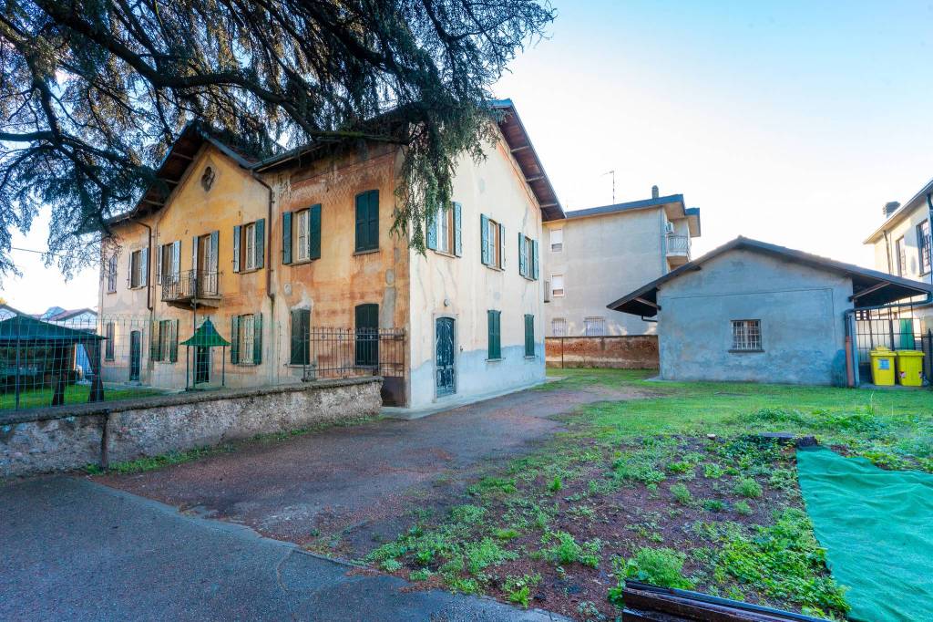 Villa in vendita a Cassano Magnago via 4 Novembre, 60