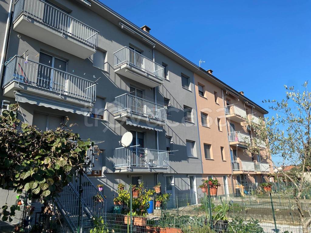 Appartamento in vendita a Rosate via Giosuè Carducci, 13