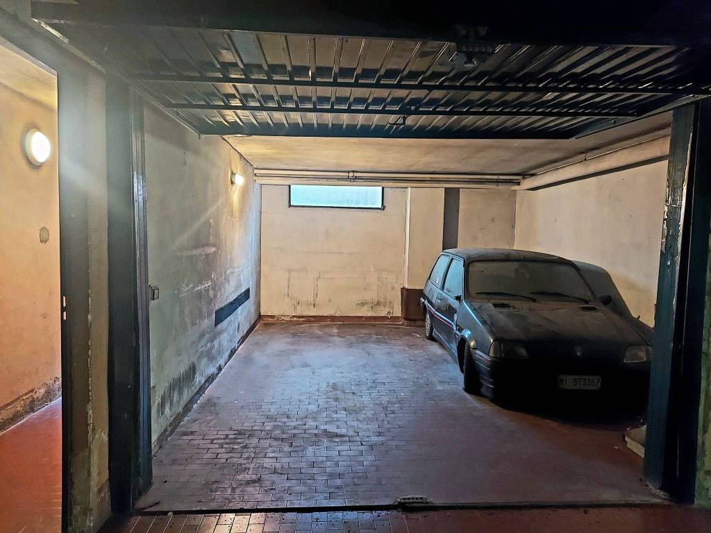 Garage in vendita a Milano via Cesare Vignati, 10