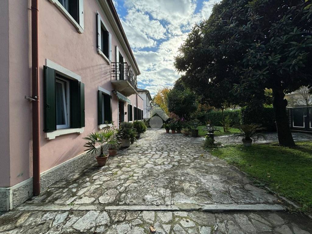 Casa Indipendente in vendita a Conegliano via Immacolata di Lourdes, 30