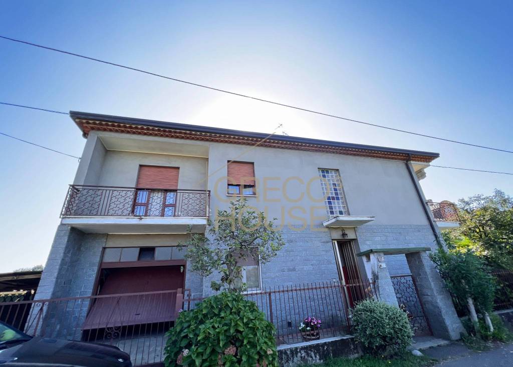 Villa Bifamiliare in vendita a Cardano al Campo via Piave
