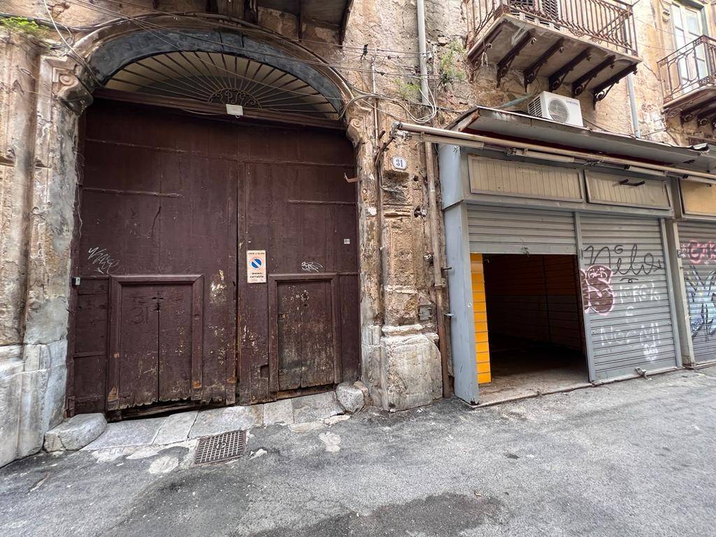 Negozio in vendita a Palermo via Sant'Agostino, 29