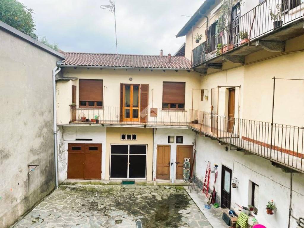 Casa Indipendente in vendita a Oleggio via Pozzolo, 19