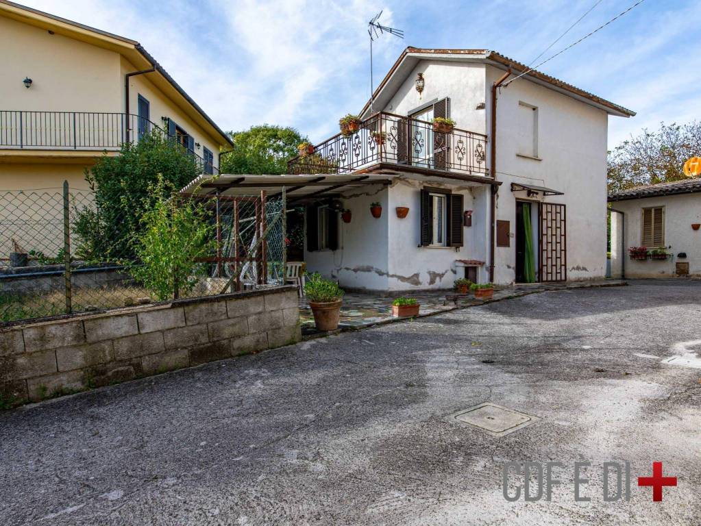 Villa in vendita a Torricella in Sabina via dei Cotti