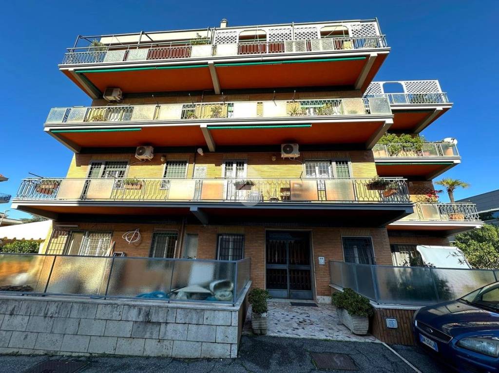 Appartamento in vendita a Roma via di val cannuta, 65