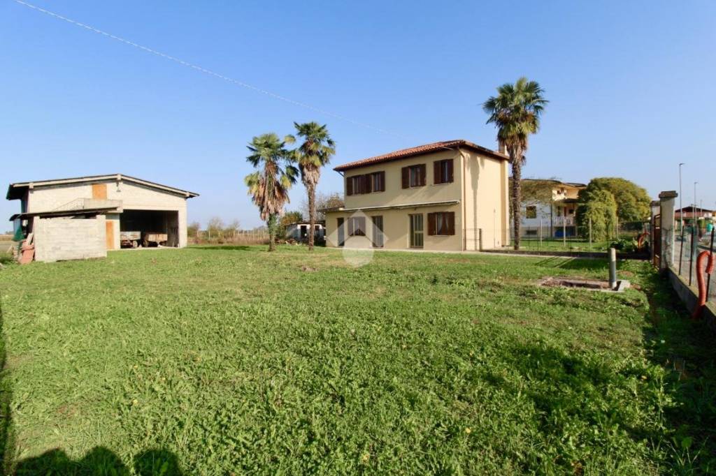 Villa in vendita a Latisana via Daniele Manin, 65