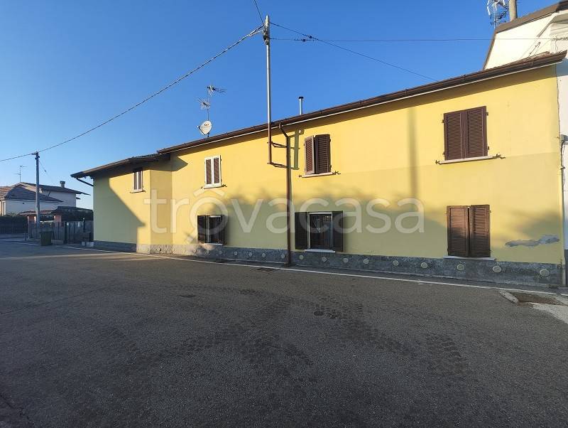Appartamento in vendita a Torre d'Isola via Giuseppe Garibaldi, 45