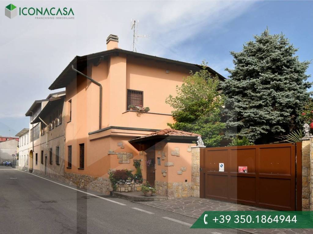 Villa in vendita a Parabiago via Sant'Elisabetta, 37