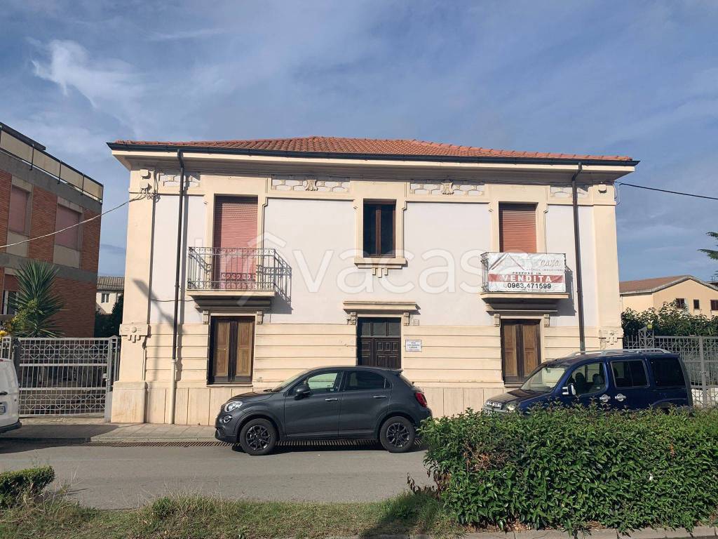 Villa in vendita a Vibo Valentia viale Alcide De Gasperi, 21