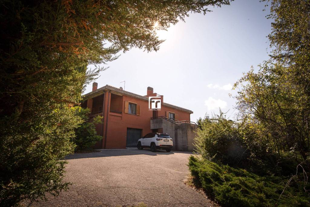 Villa in vendita a Campobasso contrada Cese, 32