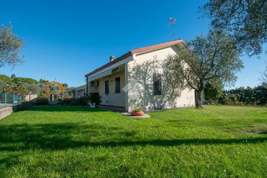 Villa Bifamiliare in vendita a Soiano del Lago via Daller Bianca