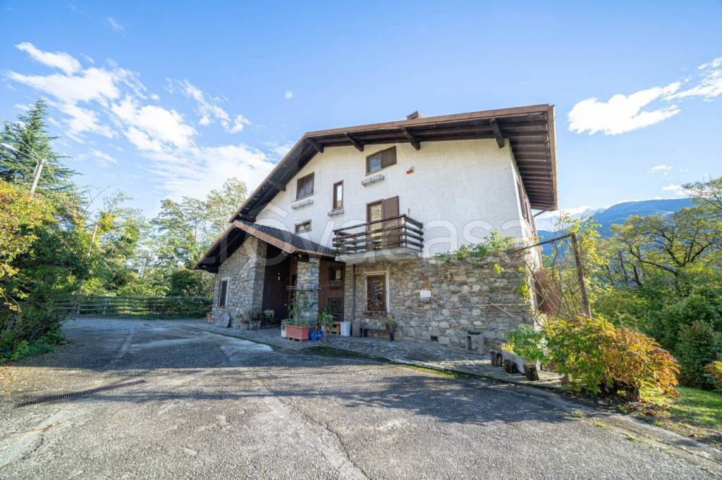 Villa in vendita a Poggiridenti via Panoramica