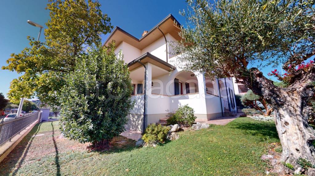 Villa Bifamiliare in vendita a Castrocaro Terme e Terra del Sole via Mengozzi Luigi, 3