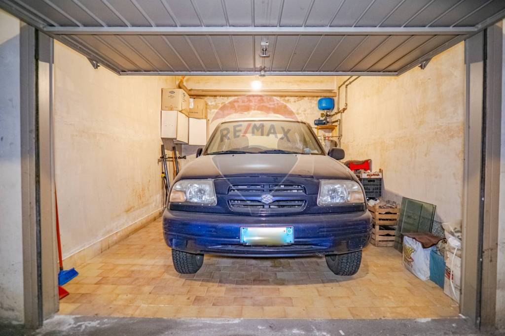 Garage in vendita a Pedara via Grazia, 24