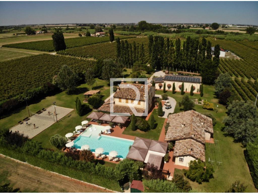 Villa in vendita a Ravenna via argine destro montone, 136