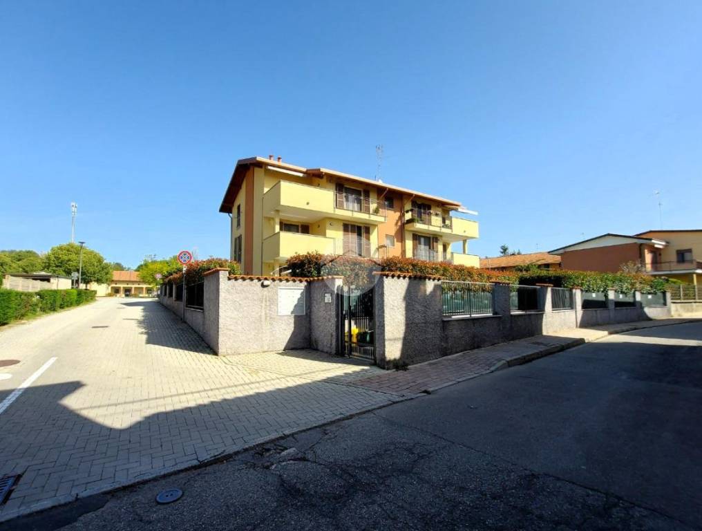 Appartamento in vendita a Bernate Ticino via Roma, 12