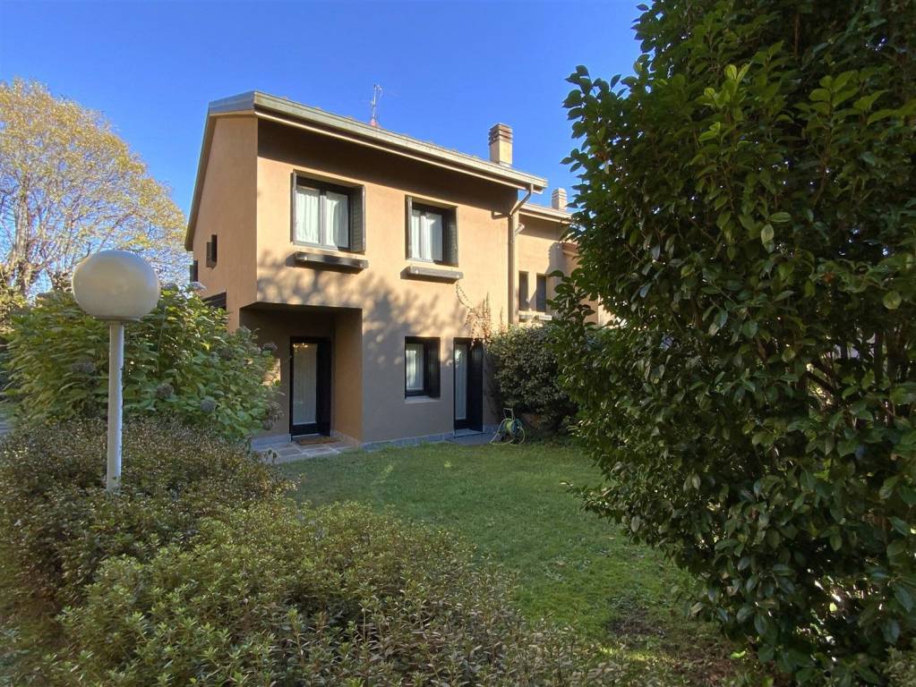 Villa Bifamiliare in vendita a Gignese via al Panorama, 33