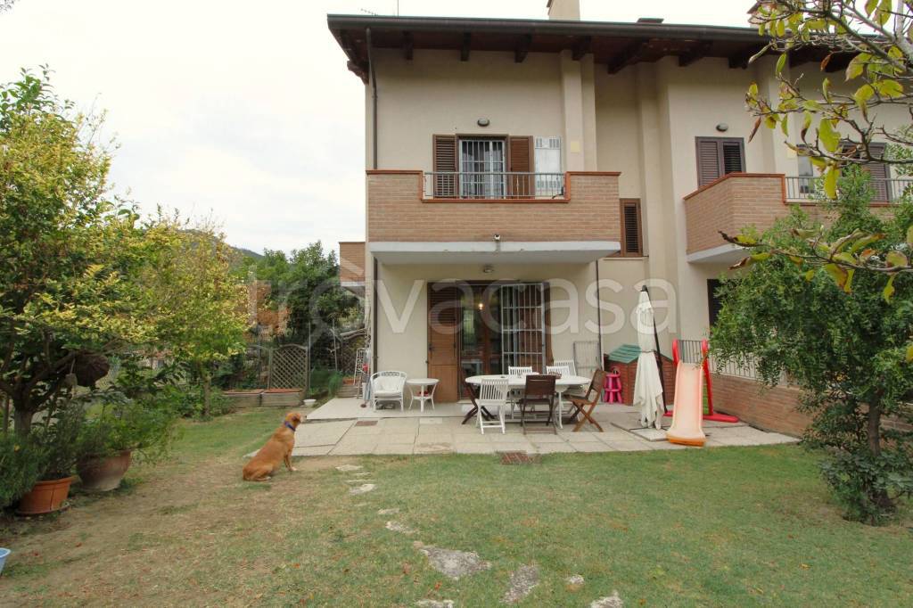 Villa a Schiera in vendita a Civitella di Romagna via Goffredo Mameli, 22
