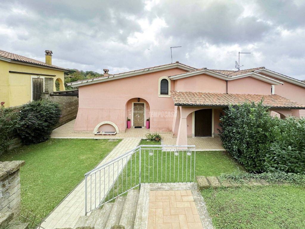 Villa Bifamiliare in vendita a Bracciano via del Sassone