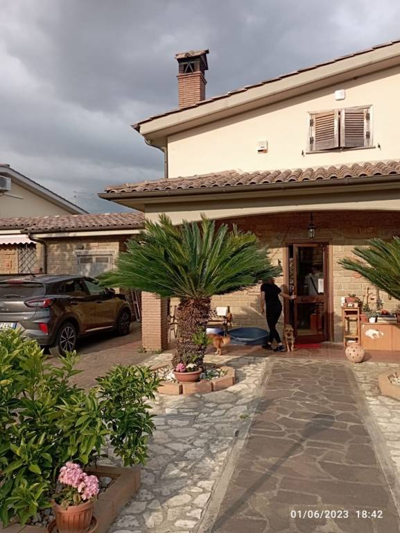 Villa a Schiera in vendita ad Anguillara Sabazia via degli Ontani