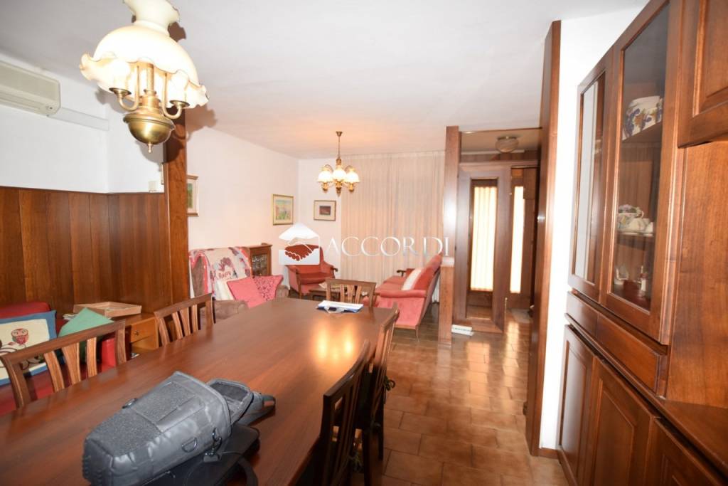 Villa a Schiera in vendita a Montebelluna via Regina Cornaro