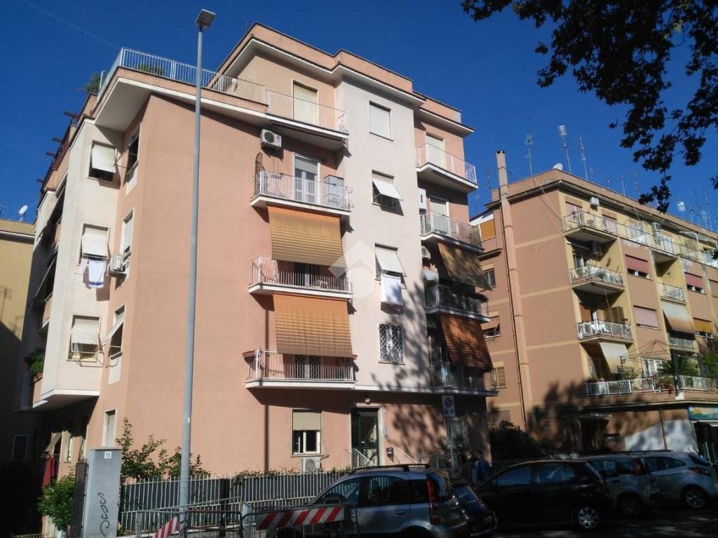 Appartamento in vendita a Roma via dei Noci, 17