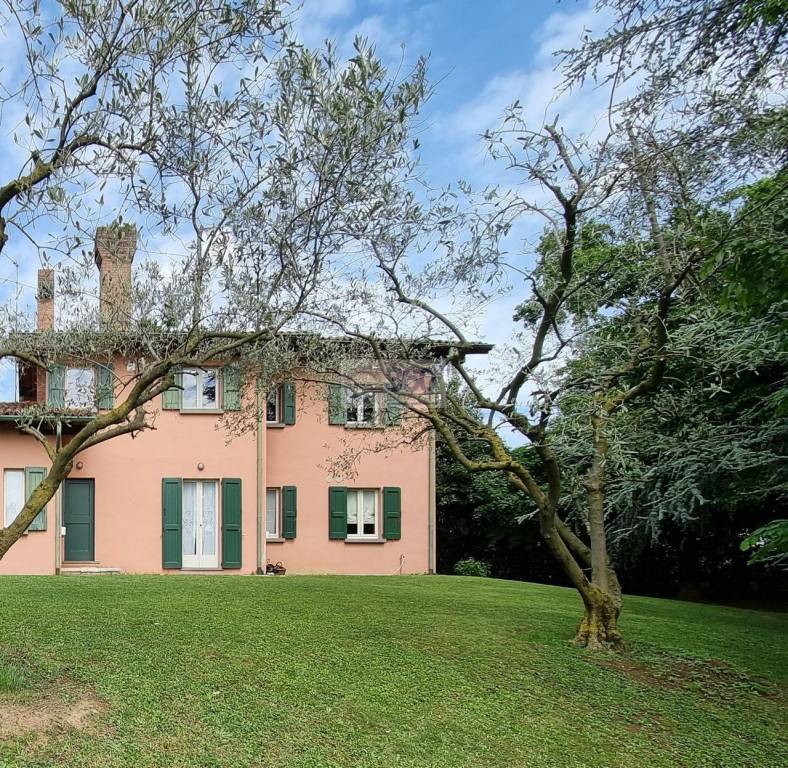 Villa Bifamiliare in vendita a Passirano via Fermi