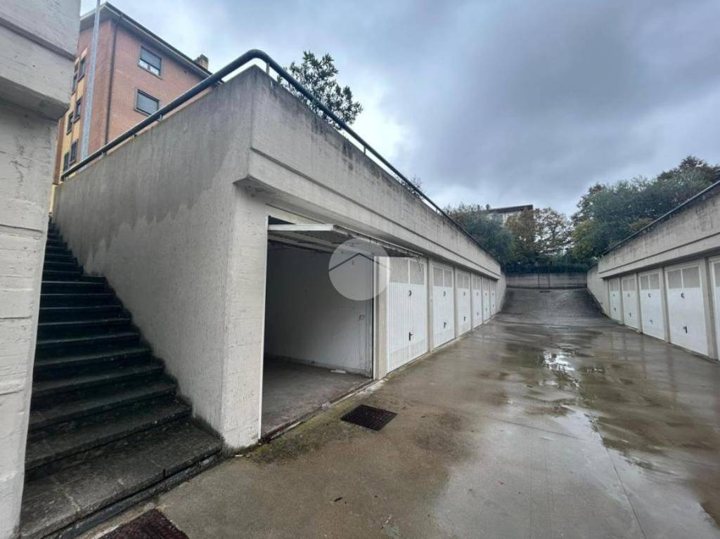 Garage in affitto a Viterbo via Lega Dodici Popoli, 39