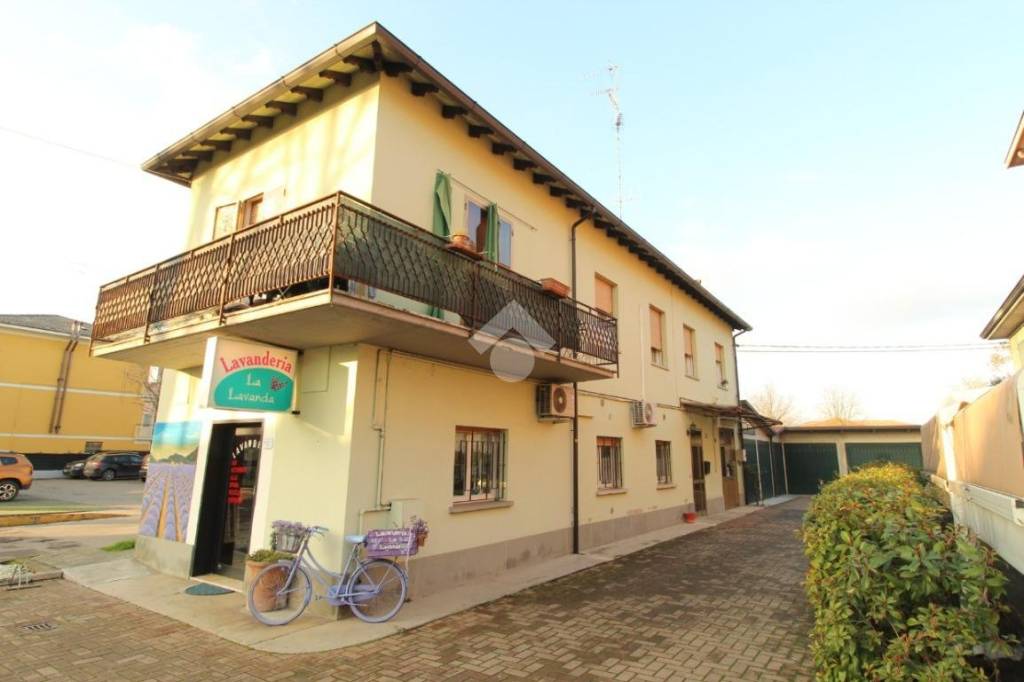 Appartamento in vendita a Cadelbosco di Sopra via Monsignor Saccani, 42