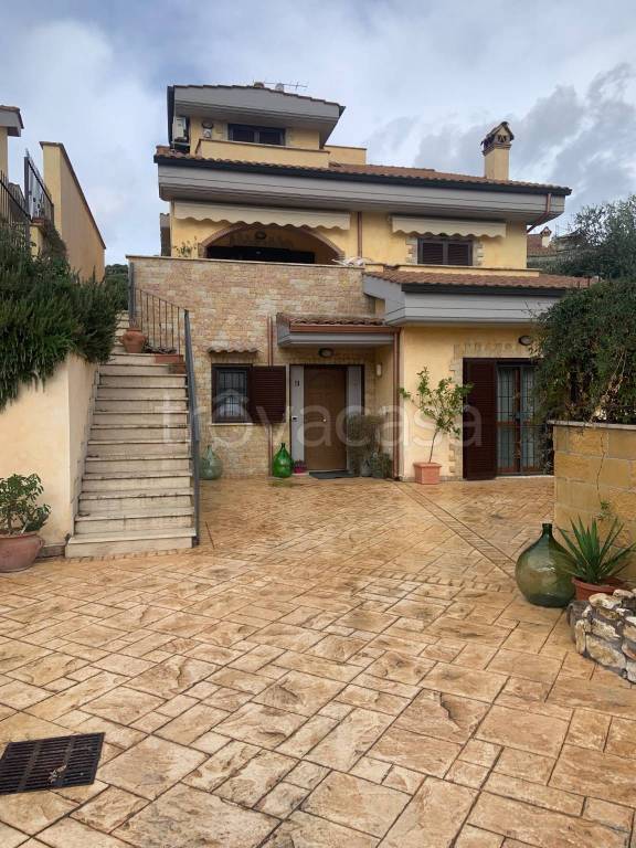 Villa in in vendita da privato a Guidonia Montecelio via Carcibove, 38